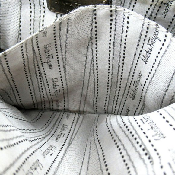 Authentic Salvatore Ferragamo Shoulder Bag Gancini Leather - Picture 8 of 9